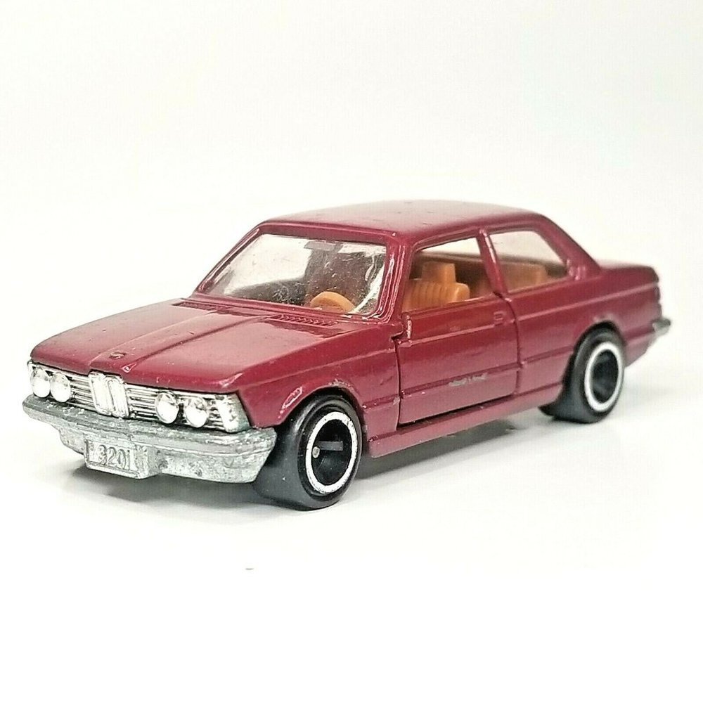 Vintage Tomica BMW 320i Diecast Toy Car Made In Japan 1/62 No. F43 Scale 1/62